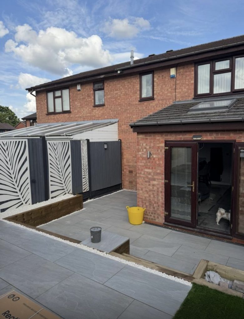 Landscaped Patio Design with Porcelain